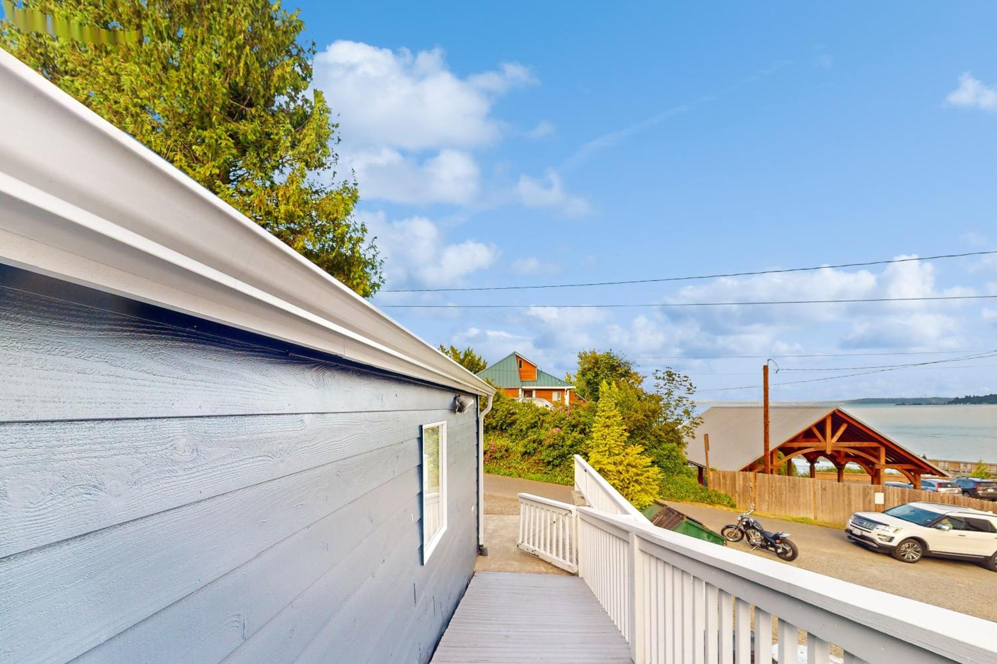 Tides Out Loft Apartment Suquamish Exterior photo